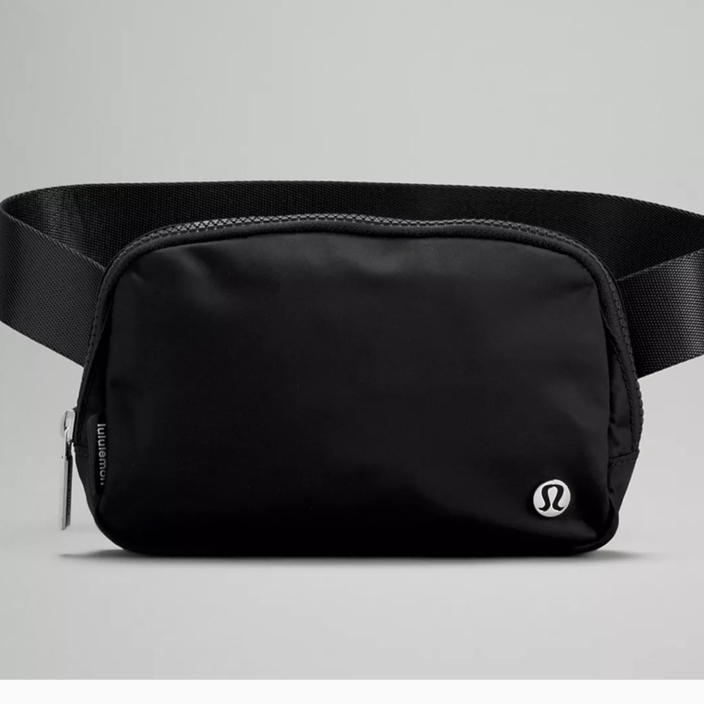 Lululemon black Everywhere belt bag with extended strap new Fanny pack